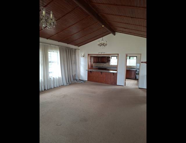 5 BEDROOM FREEHOLD FOR SALE IN UVONGO